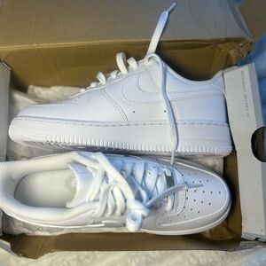 Nike Air Force 1 '07 white trainers.